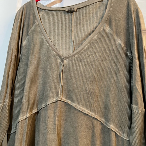 🦋NWOT POL Women's Sage Green V-Neck Tunic  size medium - Picture 3 of 5